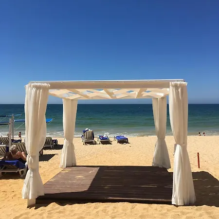 بيت للعطل In Olhos De Agua Mit Gemeinschaftspool Und Schoener Aussicht البوفيرا