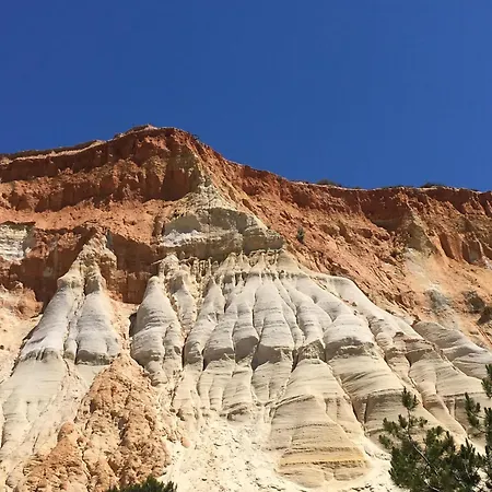 In Olhos De Agua Mit Gemeinschaftspool Und Schoener Aussicht Albufeira